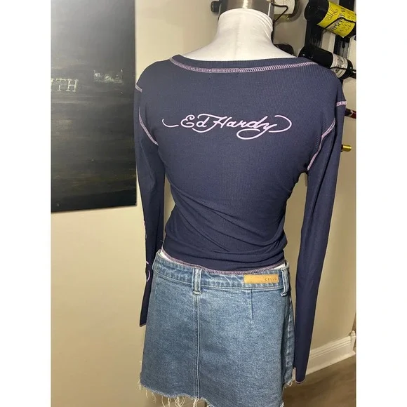 Ed Hardy Women's Rose Tattoo Graphic Henley Thermal Top Size M - Picture 4 of 6